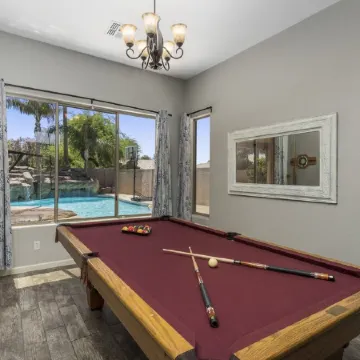 Amazing pool, arcade game and basktball game loft, pool table, 5 bedrooms
