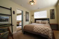 Wine Country 2 bedroom Cottage (with Optional 1 bedroom Guest House) Hotels in El Verano