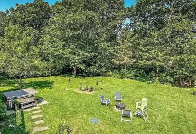 Beloved 5-Bedroom House with Beach Passes, AC, Fenced in Yard, and Hot Tub Hotels near Lambert's Cove Beach