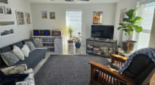 Peaceful, Cozy 2-bedroom apartment in Trinidad with WiFi,  great music.