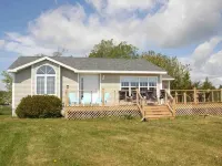 Spectacular beachfront with epic views, beautiful lit-up deck for sunset dining! Hotels in Lubec