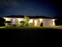 Modern 3 bedroom, 2 bath getaway with HEATED private pool and jacuzzi Các khách sạn gần Publix Super Market at Alico Commons