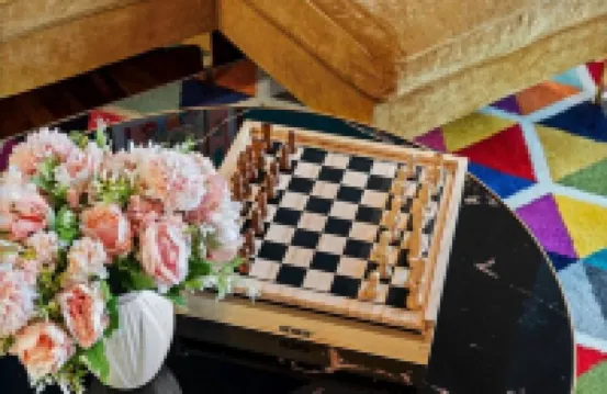 Apt w Parking Pool Gym Projector Desk Gym CityView