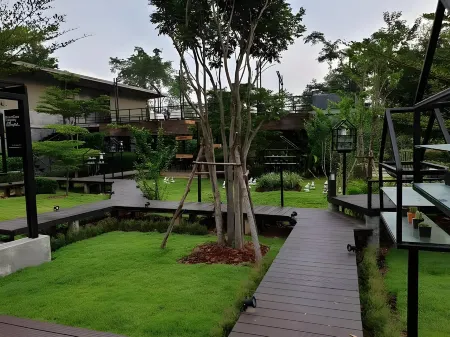 Baan Rai Darun Home Stay and Scenery Raft Отели рядом с достопримечательностью «Wat Khuan Khao Laem»