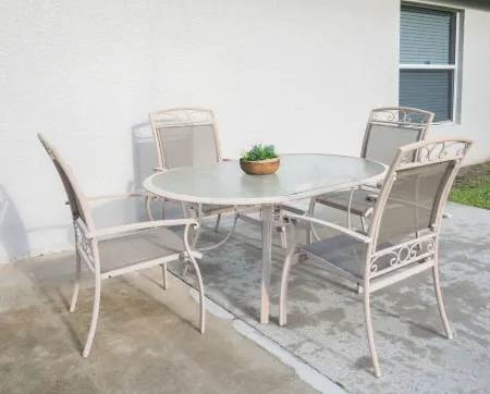 Peaceful Place a Charming 3-bedroom house with AC and WiFi in Fort Myers