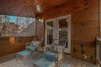 Large Family Getaway Cabin w/Hot Tub + Game Room - Minutes to Blue Ridge - 4-Sterne
