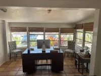 Charming Dog-Friendly, Large Private Tropical Backyard. 3 Bed 2 Bath Great Value