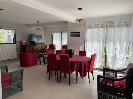 Maison Récente Avec Tous les Équipements Traditionnels Très Bien Situé