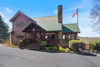 NEW listing! 3 bedrooms,game room,gorgeous mountain view-close to everything!