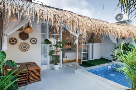 Dupadi Villa Jogja with Privatepool Отели в г. Mlati