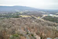 寧靜Massanutten度假屋，配有熱水浴缸和火盆
