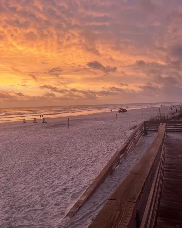 Walk to the beach and Flagler Ave-2 bedroom cottage Отели рядом с достопримечательностью «Sugar Mill Country Club»