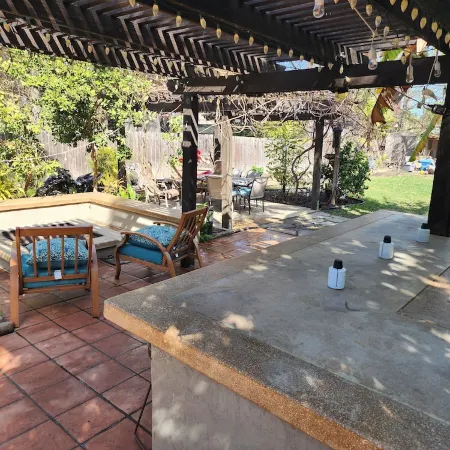 Backyard Oases 2-bedroom house in delightful Vista with WiFi, AC