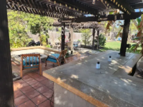 Backyard Oases 2-bedroom house in delightful Vista with WiFi, AC