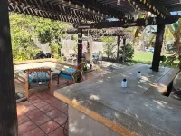 Backyard Oases 2-bedroom house in delightful Vista with WiFi, AC