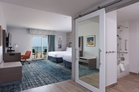 Hampton Inn & Suites Manistee Waterfront Отели рядом с достопримечательностью «Заповедник Лейк Блафф Берд»