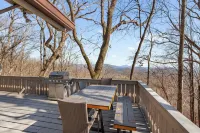 Woodland Cottage - Stunning Views - Wine Country - 20 mins to Downtown