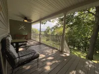 Quiet Mountain View Art House - Up on a hill - Round Top!
