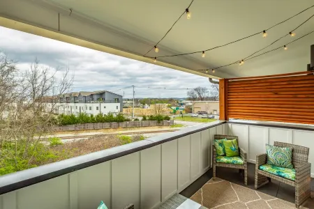 Walk Bike Swim! Pool + Downtown + Riverwalk Отели рядом с достопримечательностью «Водопады Раби»