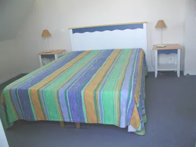 Beautiful sea views, heated pool, 300m beach.