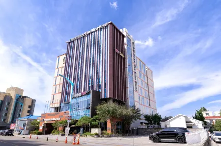 Benikea the Bliss Hotel Отели рядом с достопримечательностью «Incheon Coastal Passenger Terminal»