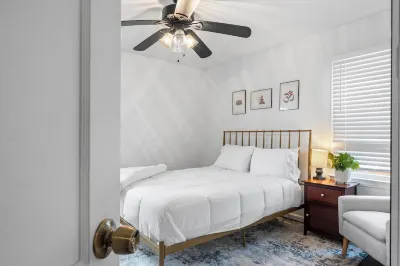 Second Home - 3 BDR 2 BA minutes to airport and downtown Hotels near Academy Theatre