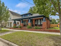 Brooklyn House, charming & chic 3-bedrm, Great Location with FREE PARKING Hotels near One Tree Hill: TRIC