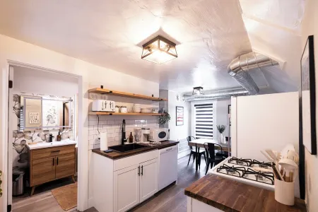 Bridge St Beauty, Brunch & Bars [4 Beds 1 Bath] Отели рядом с достопримечательностью «DeVos Place»