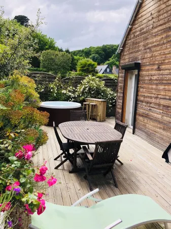 House with jacuzzi 200m from the beach pets welcome Отели в г. Плубаланек