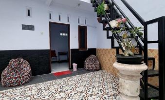 OYO 94043 Penginapan 88