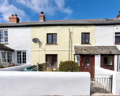 Sylvie's Country Cottage North Devon Hotels near The BIG Sheep