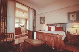 Spinnakers Brewpub & Guesthouses