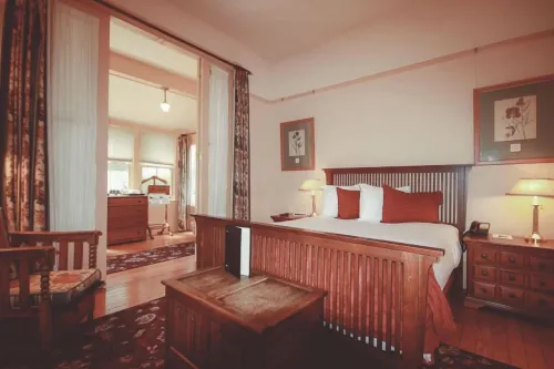 Spinnakers Brewpub & Guesthouses - Bed and Breakfasts