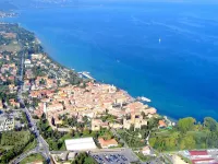 Vibrant Holiday Home in Lazise with Swimming Pool Near 2 Lakes