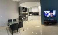 Spinola Bay Apt - Beatiful 3-Double Bed Apt Near Beach in Prime Location Hotels in Swieqi