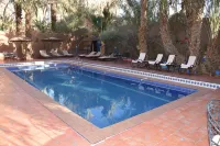 Riad le Petit Jardin - مسبح
