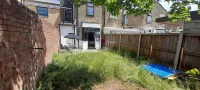 Comfy Fenia Stay Hotels in Barking