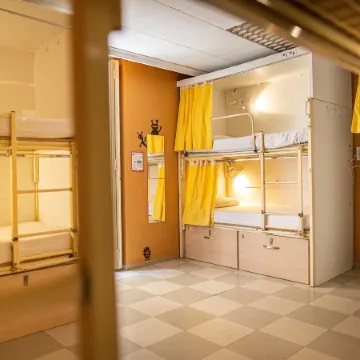 River Hostel Отели рядом с достопримечательностью «Башни Серранос»