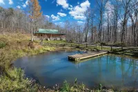 연못, 폭포 있는 디어 헤이븐 바이 아반트스테이 캐빈