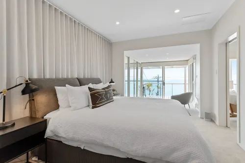 Clifftop Coastal Sanctuary with Panoramic Views - 3-Star