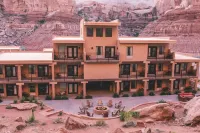 Bluff Dwellings Resort Hotels in Bluff