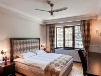 Rizzo Boutique Hotel Hotels near Lupului