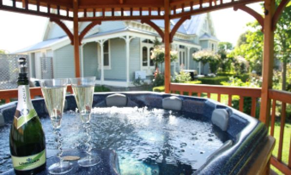 Lilac Rose Boutique Bed and Breakfast - Housity