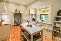 Ambrosia Holiday Home Hotels in Tanunda