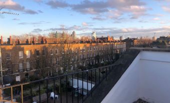 Stylish and Spacious Apartment with Terrace - Housity