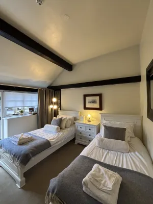 The Fox Goes Free Hotels in Singleton