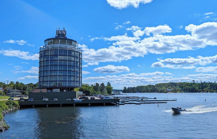 Clarion Lakeside Inn & Conference Centre