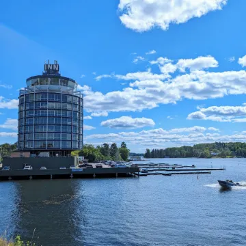 Clarion Lakeside Inn & Conference Centre