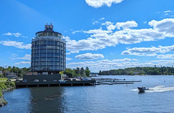 克拉麗奧湖畔會議中心酒店