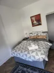 Lovely Double Room in a Flat Hotels near Brands Hatch